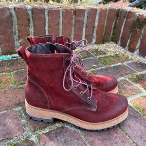 Taos Footwear Red Lace-Up Boots